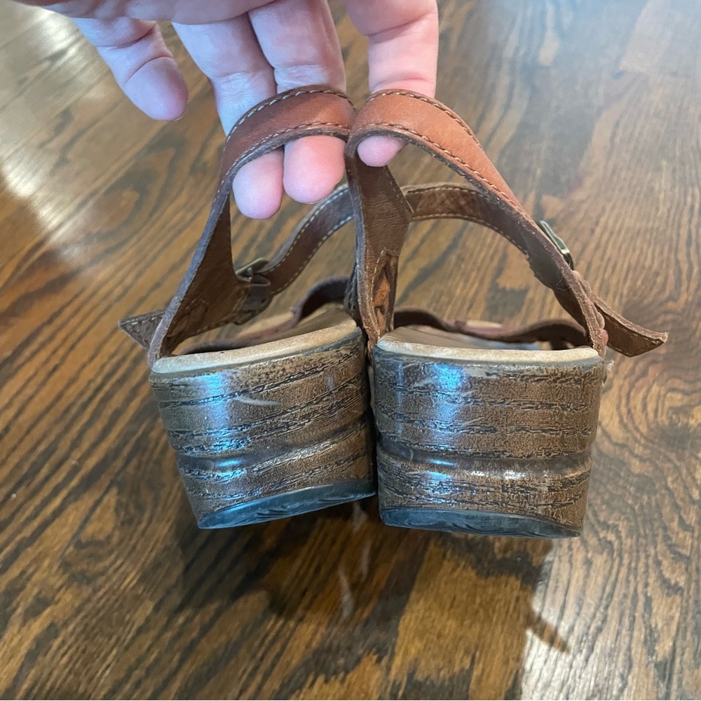 Women's Leather Sandals - Picture 5 of 8